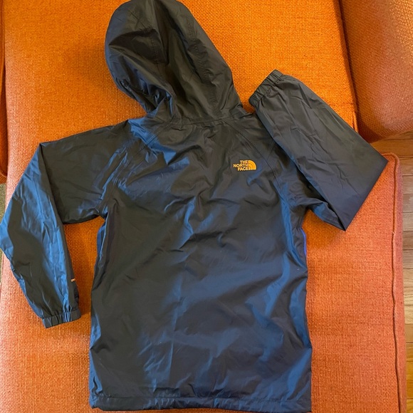 North face boys 10-12 windbreaker rain jacket. Blue colorblock. - Picture 2 of 3